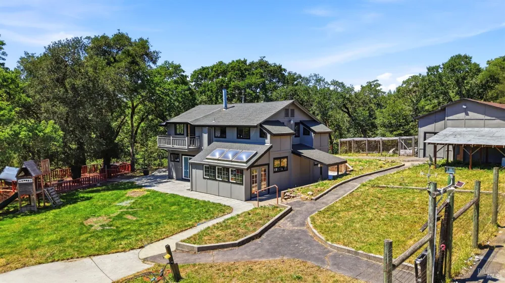 2713 Leslie Road Santa Rosa, CA 95404