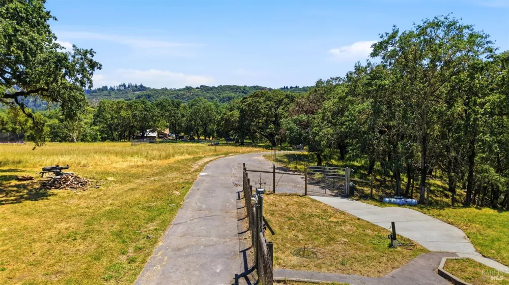 2713 Leslie Road Santa Rosa, CA 95404