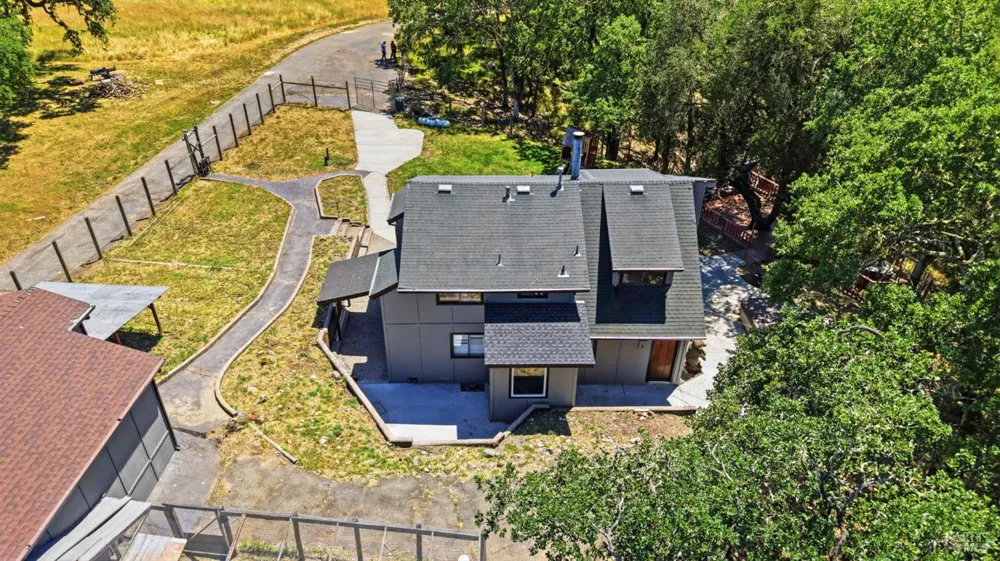 2713 Leslie Road Santa Rosa, CA 95404