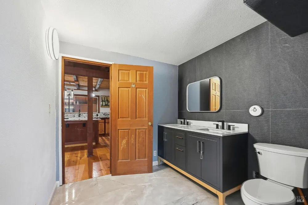 2713 Leslie Road Santa Rosa, CA 95404