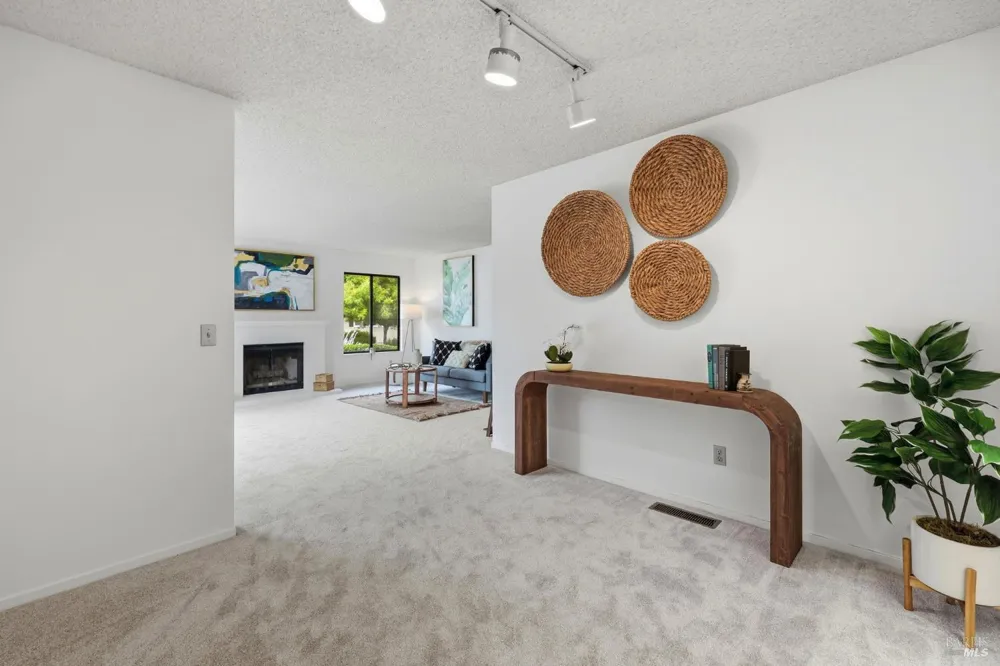 318 Twin Lakes Drive Santa Rosa, CA 95409
