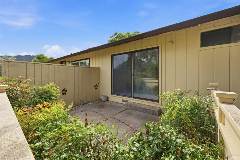 318 Twin Lakes Drive Santa Rosa, CA 95409