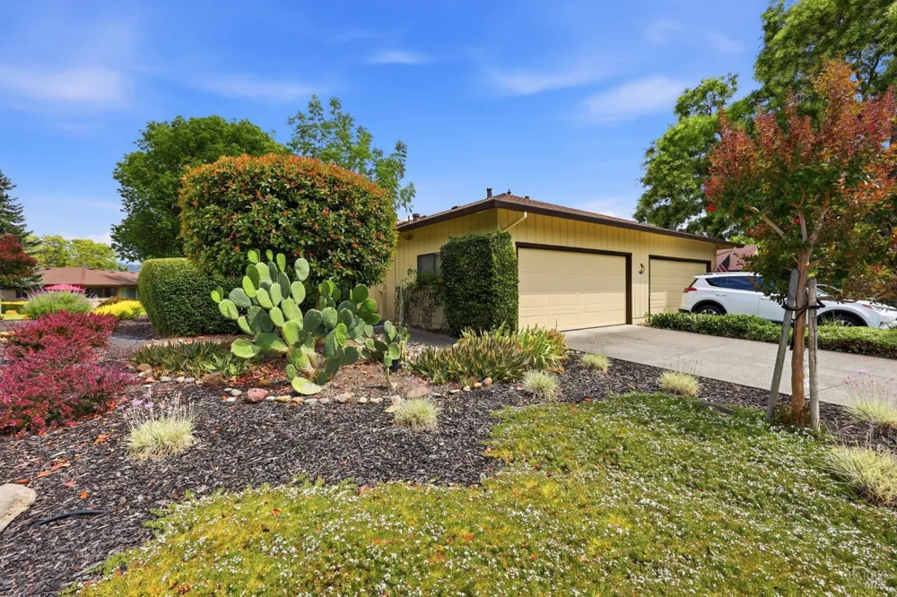 318 Twin Lakes Drive Santa Rosa, CA 95409