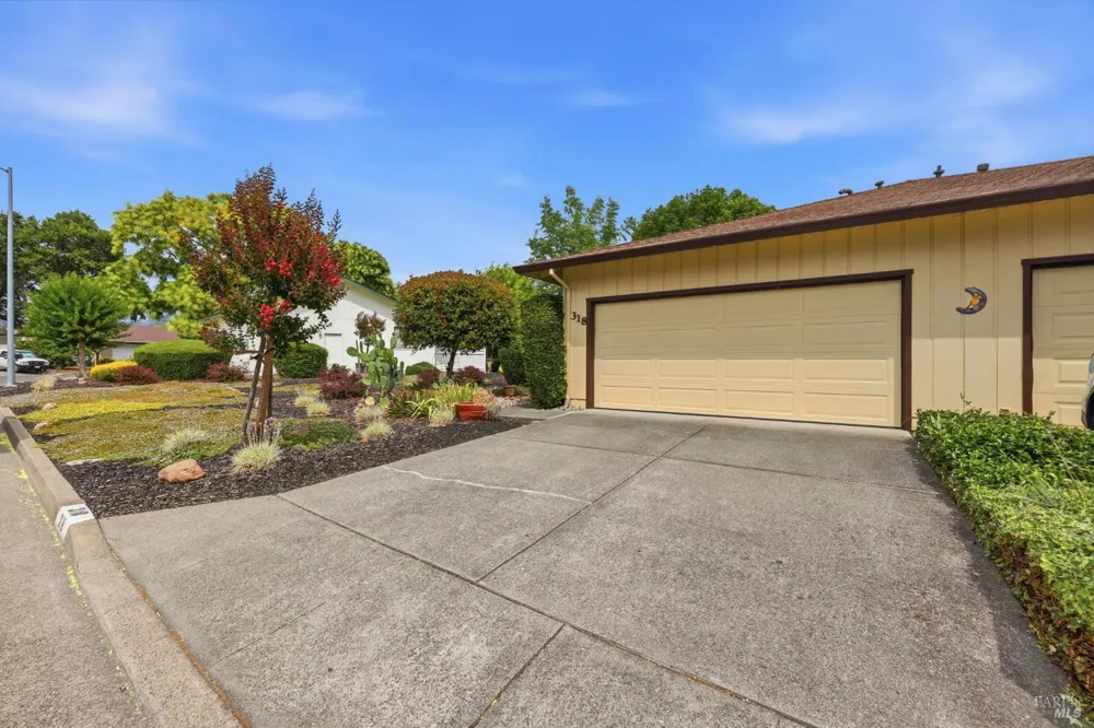 318 Twin Lakes Drive Santa Rosa, CA 95409