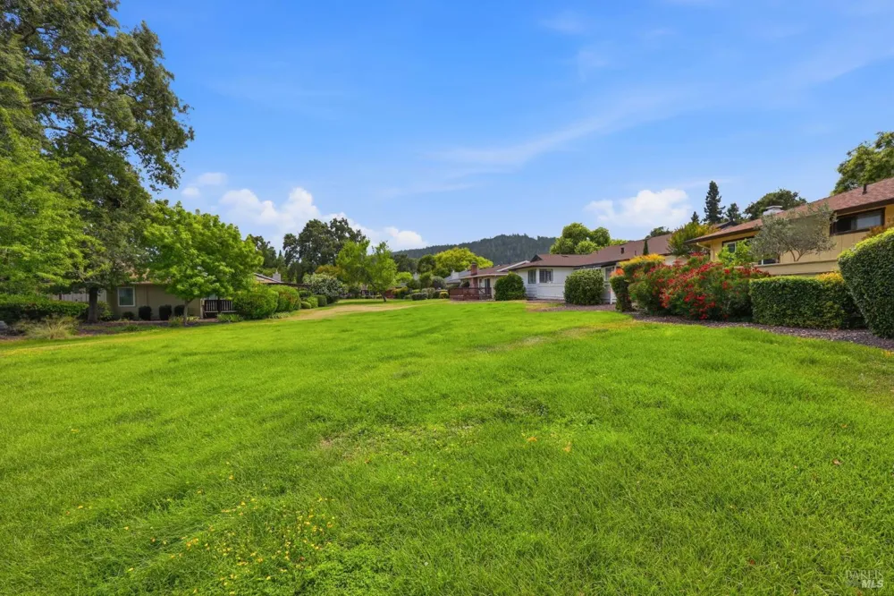 318 Twin Lakes Drive Santa Rosa, CA 95409