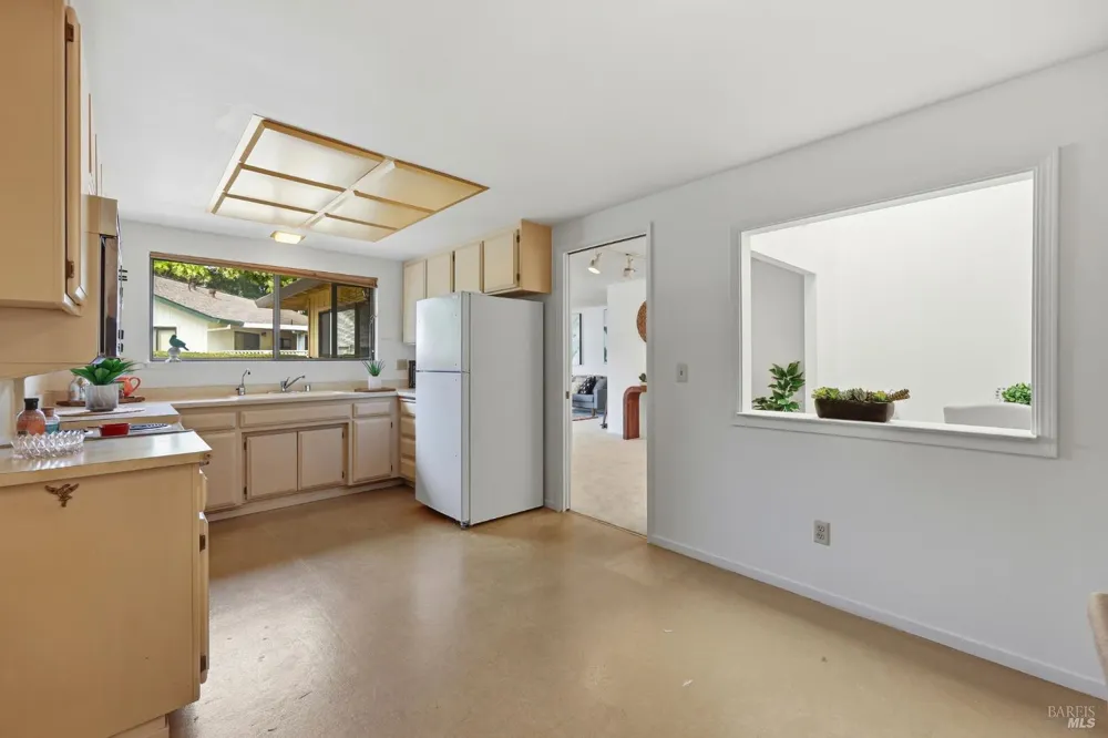 318 Twin Lakes Drive Santa Rosa, CA 95409