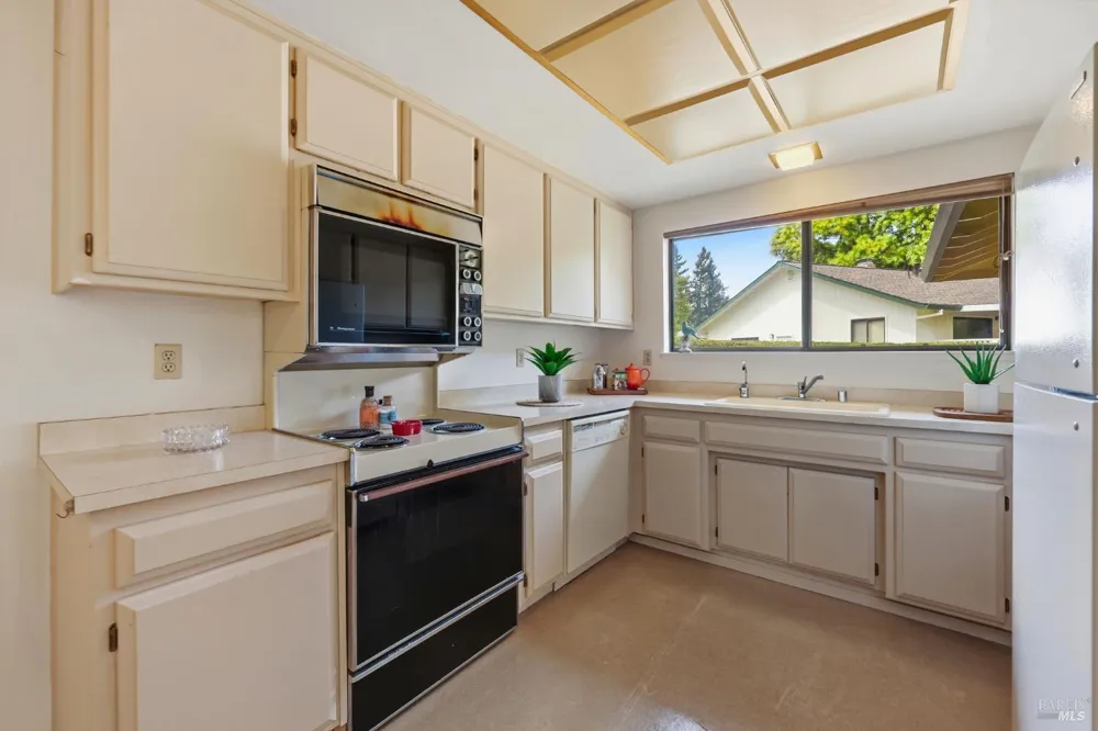 318 Twin Lakes Drive Santa Rosa, CA 95409