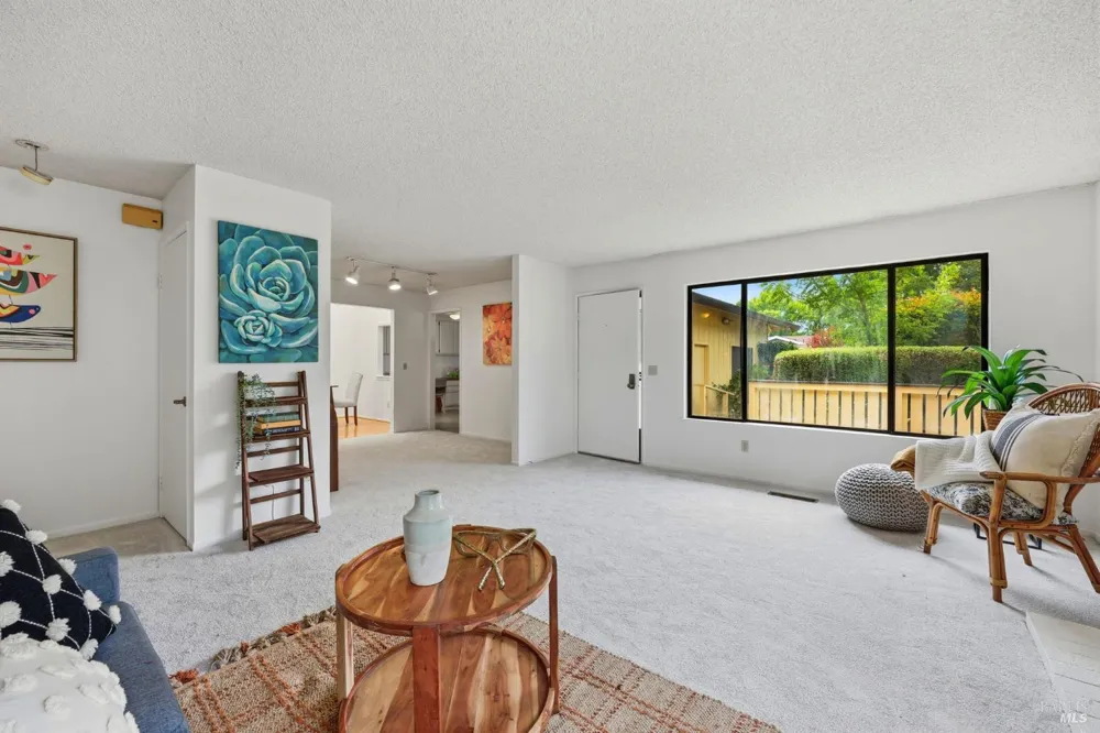 318 Twin Lakes Drive Santa Rosa, CA 95409