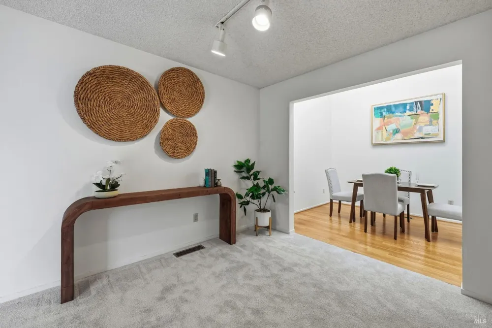 318 Twin Lakes Drive Santa Rosa, CA 95409