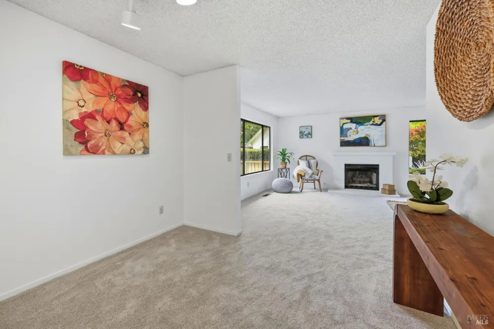 318 Twin Lakes Drive Santa Rosa, CA 95409