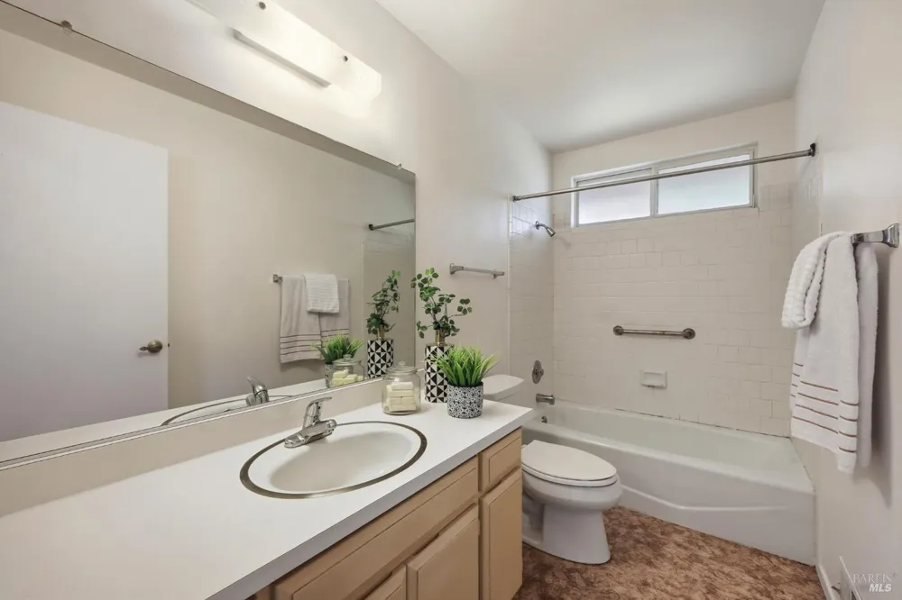 318 Twin Lakes Drive Santa Rosa, CA 95409