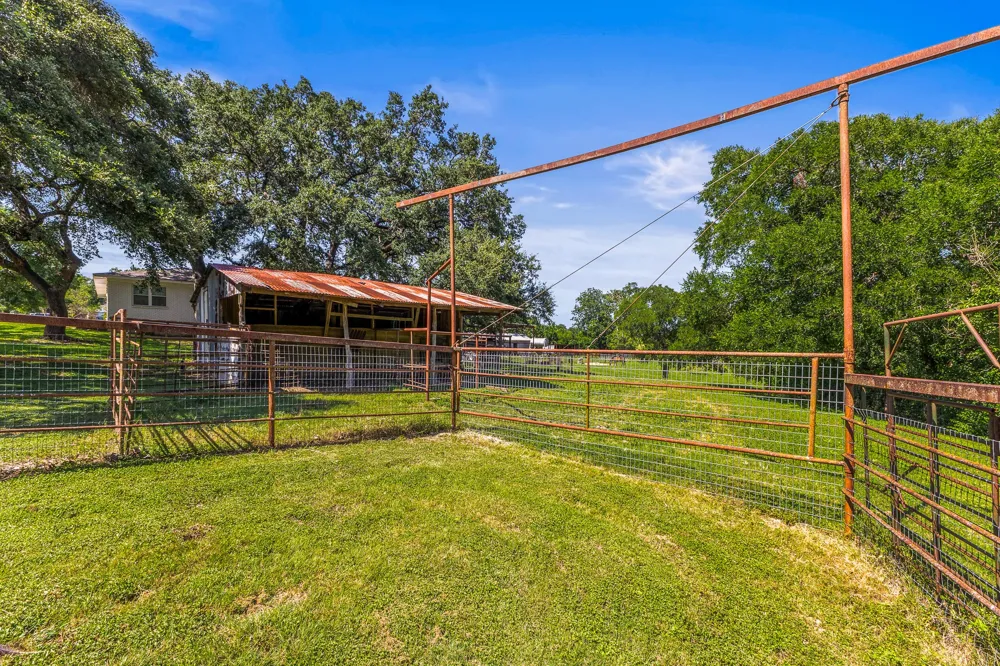 1305 S Old Temple Road Lorena, TX 76655