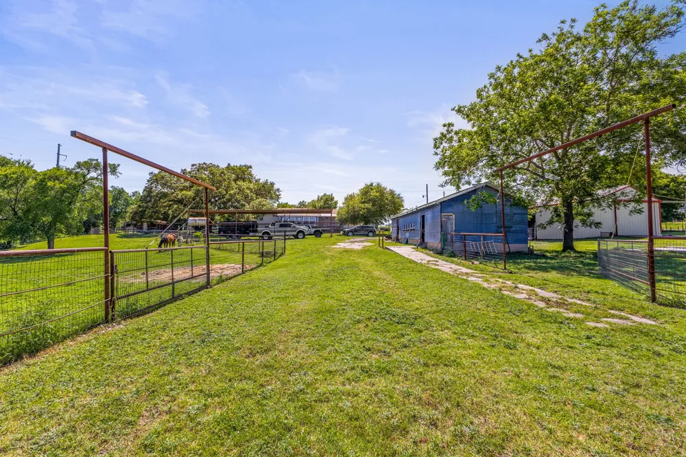 1305 S Old Temple Road Lorena, TX 76655