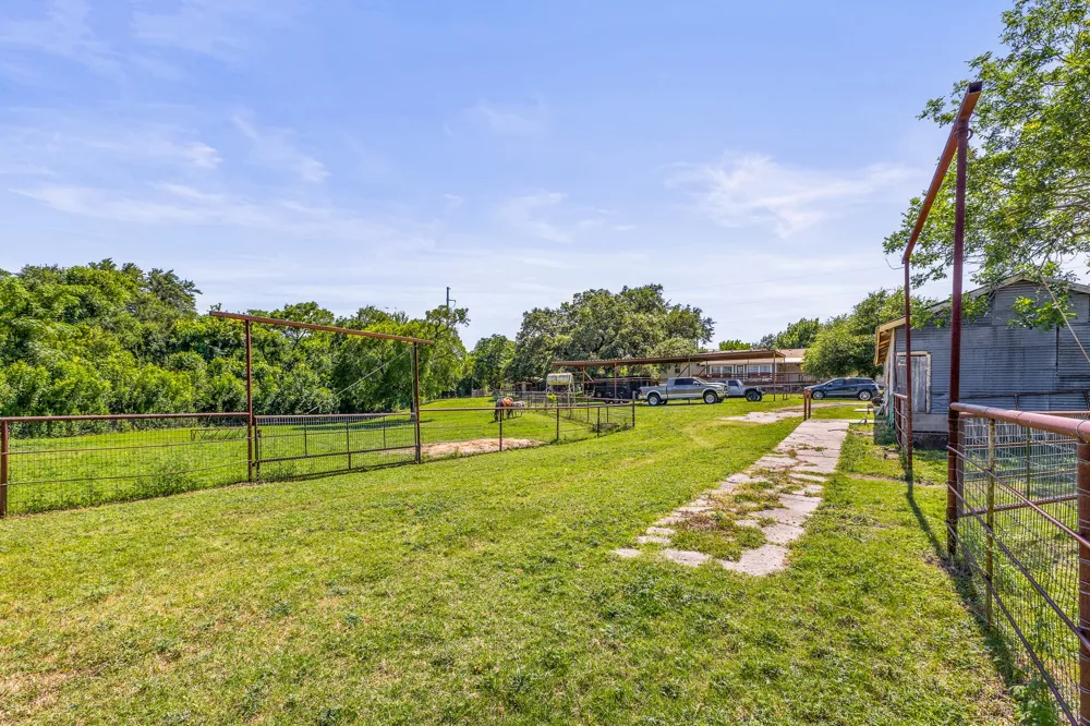 1305 S Old Temple Road Lorena, TX 76655