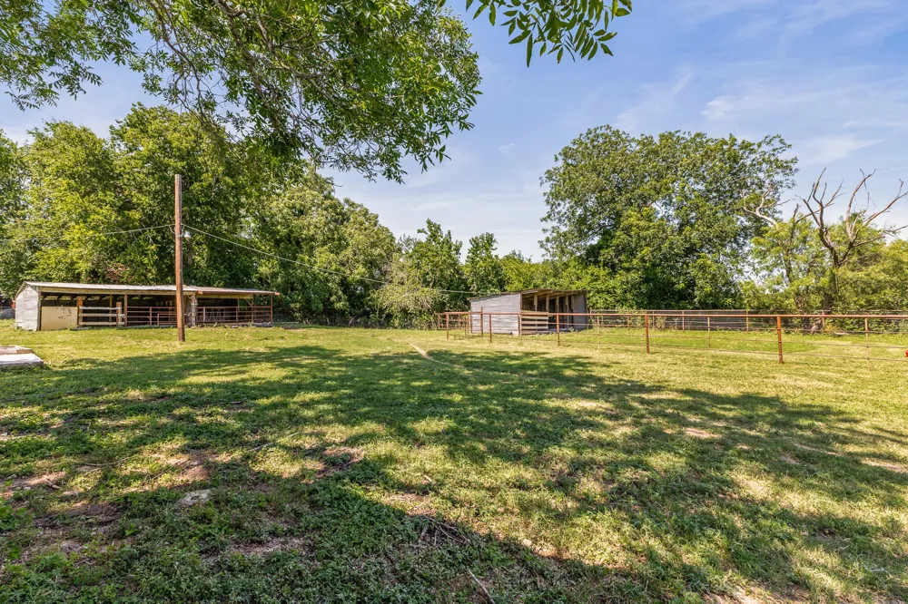 1305 S Old Temple Road Lorena, TX 76655