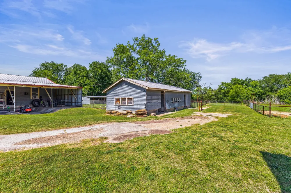 1305 S Old Temple Road Lorena, TX 76655