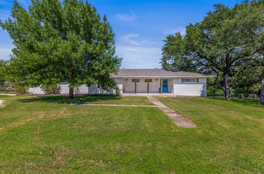 1305 S Old Temple Road Lorena, TX 76655