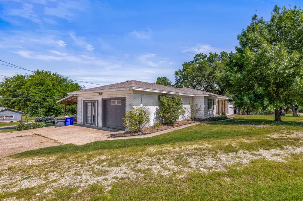 1305 S Old Temple Road Lorena, TX 76655