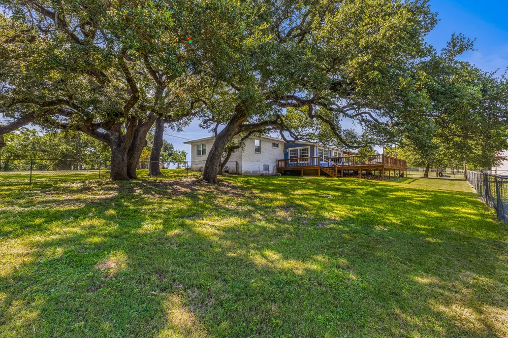 1305 S Old Temple Road Lorena, TX 76655