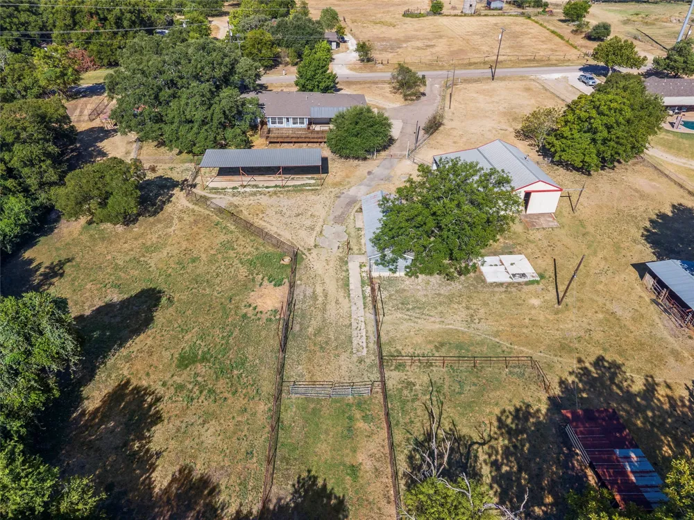 1305 S Old Temple Road Lorena, TX 76655