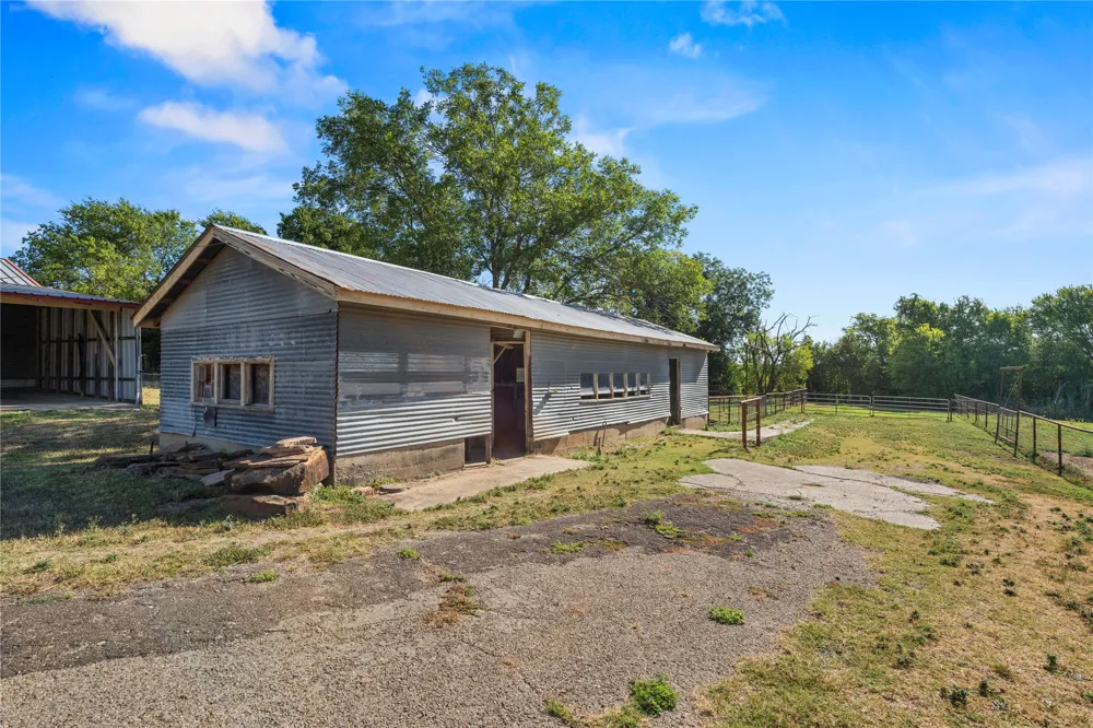 1305 S Old Temple Road Lorena, TX 76655
