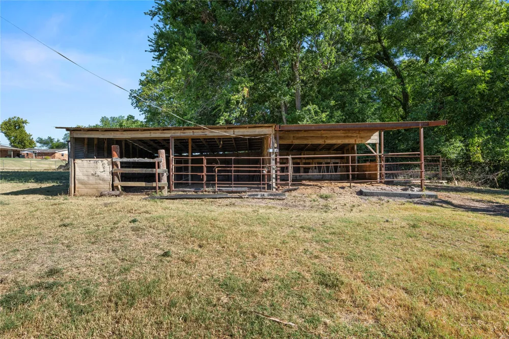 1305 S Old Temple Road Lorena, TX 76655