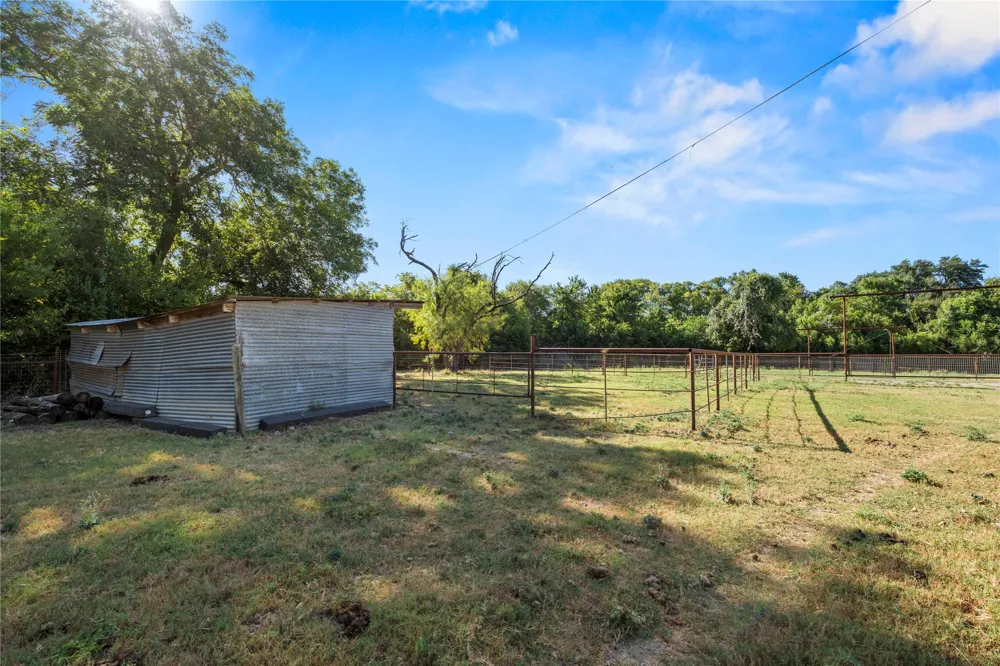 1305 S Old Temple Road Lorena, TX 76655