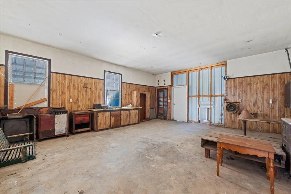 1305 S Old Temple Road Lorena, TX 76655