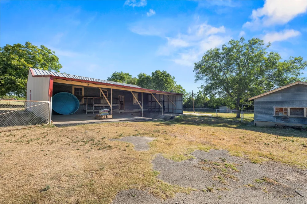 1305 S Old Temple Road Lorena, TX 76655