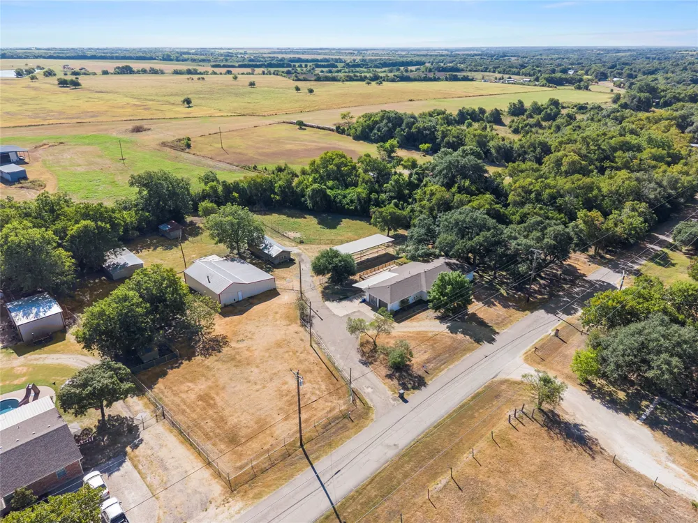 1305 S Old Temple Road Lorena, TX 76655