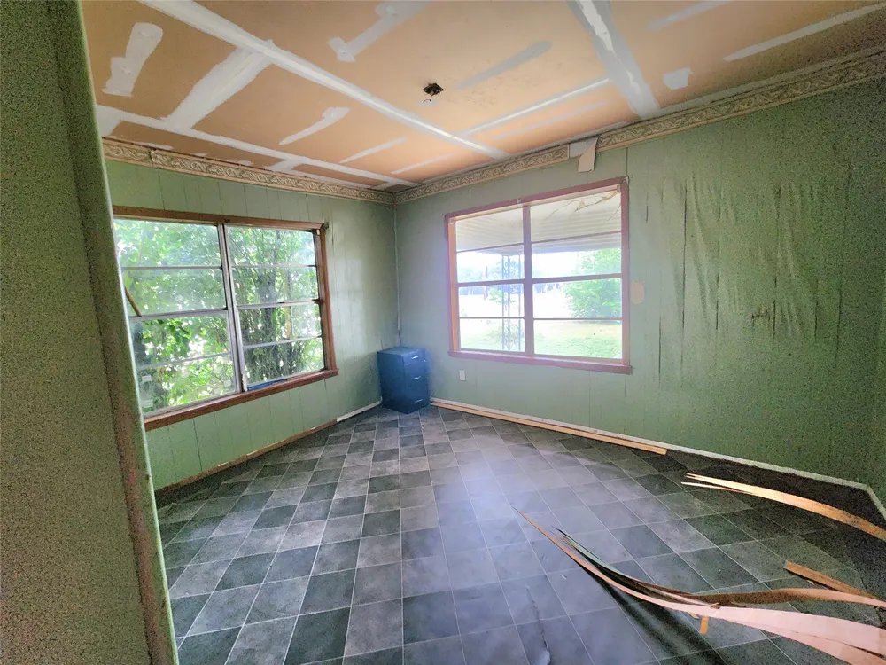123 E Davis Street Luling, TX 78648