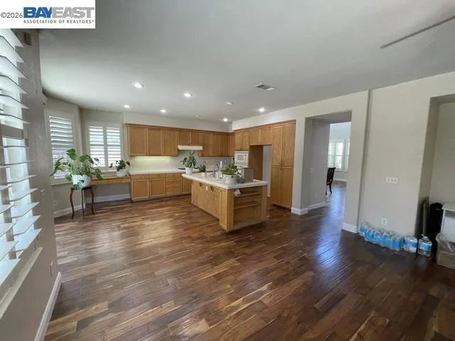 6056 Silveroak Cir Stockton, CA 95219