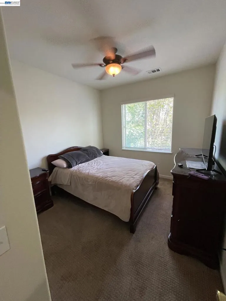 6056 Silveroak Cir Stockton, CA 95219