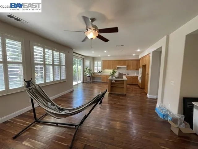 6056 Silveroak Cir Stockton, CA 95219