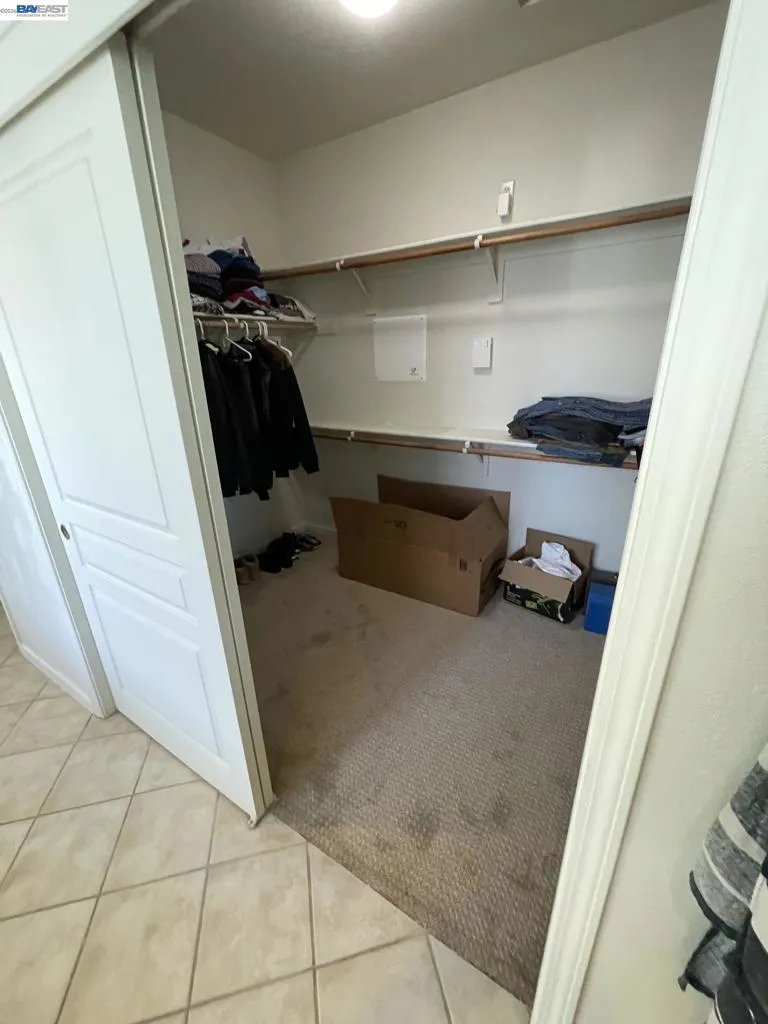 6056 Silveroak Cir Stockton, CA 95219