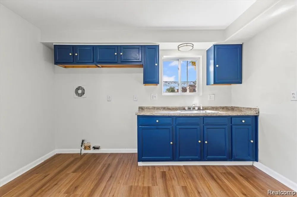 3930 Bayhan Inkster City, MI 48141