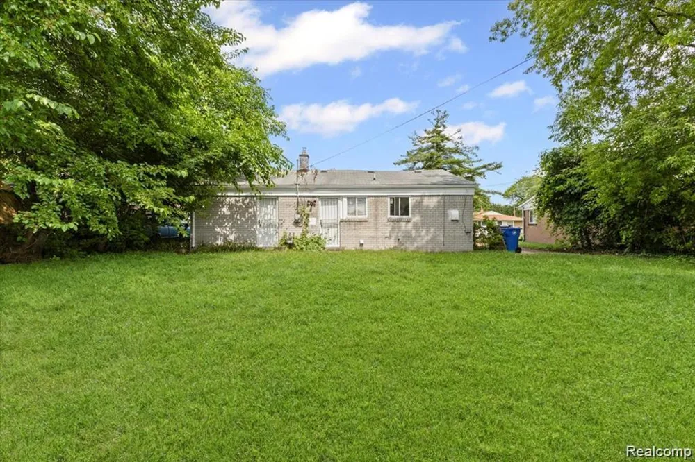 3930 Bayhan Inkster City, MI 48141