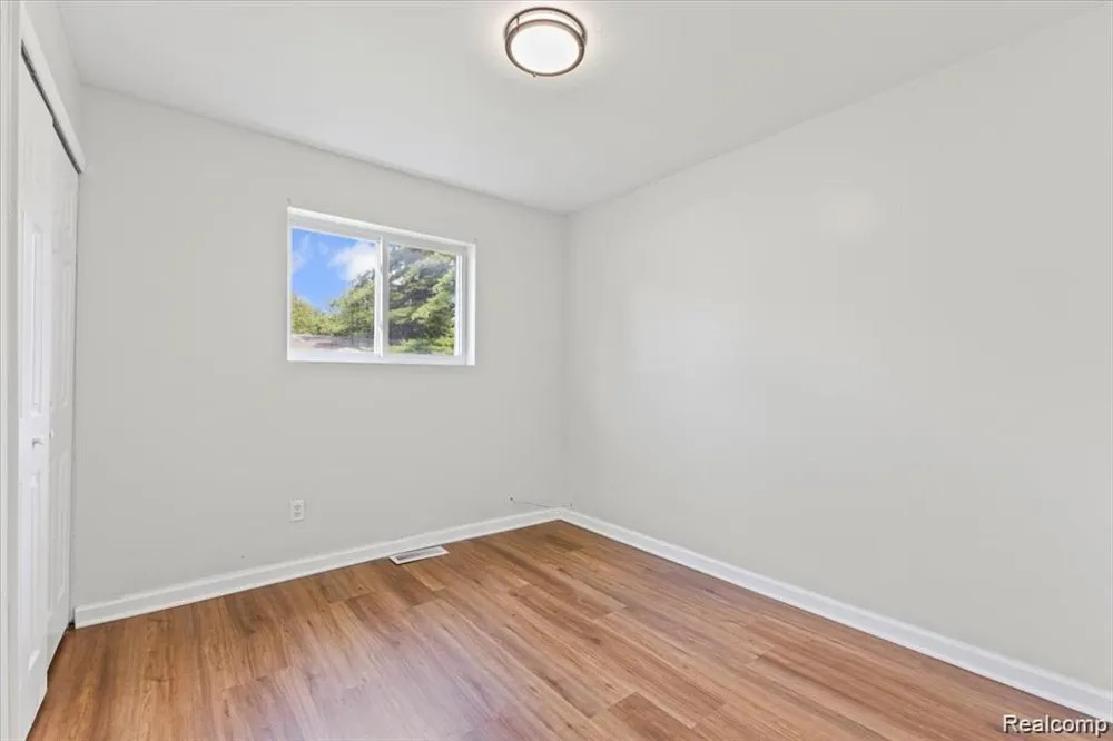 3930 Bayhan Inkster City, MI 48141