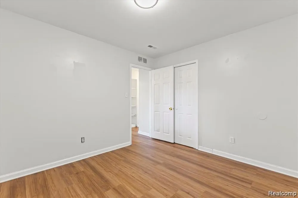3930 Bayhan Inkster City, MI 48141