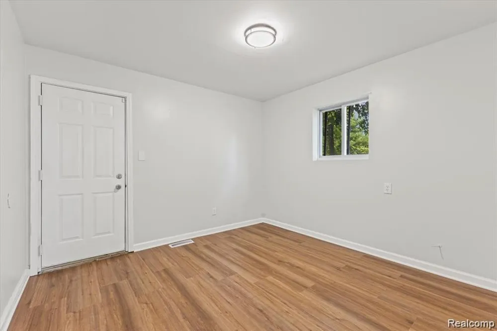 3930 Bayhan Inkster City, MI 48141