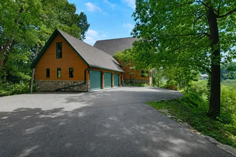 502 Shoreline Drive