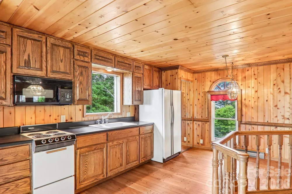 156 Simpson Lane Maggie Valley, NC 28751