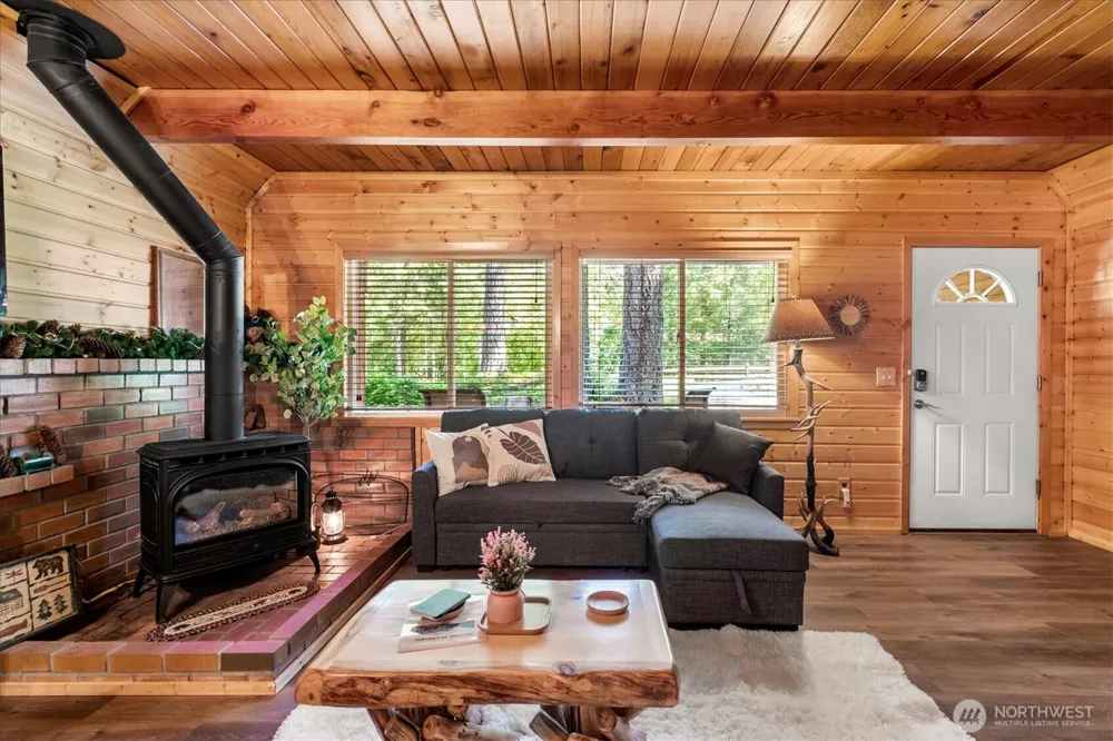 321 Paradise Drive Ashford, WA 98304