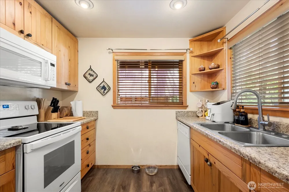 321 Paradise Drive Ashford, WA 98304