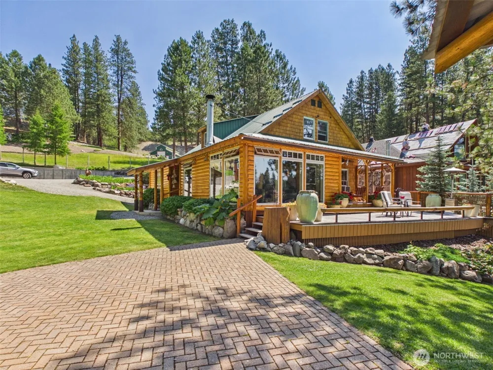 10 Wayland Cove Road Republic, WA 99166