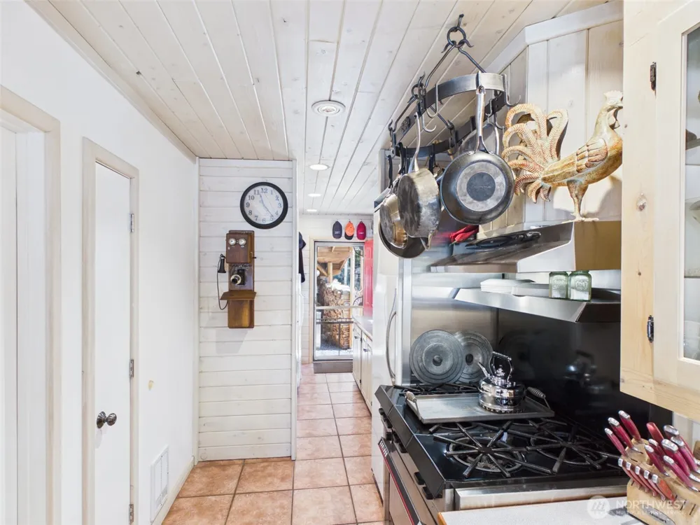 10 Wayland Cove Road Republic, WA 99166