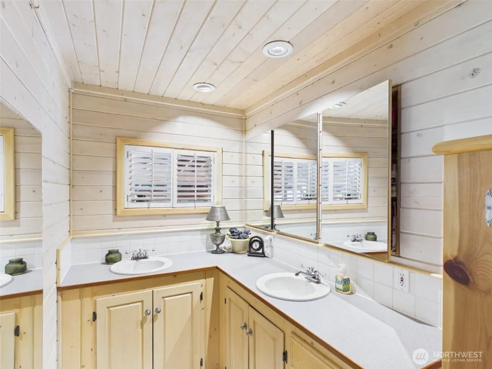 10 Wayland Cove Road Republic, WA 99166