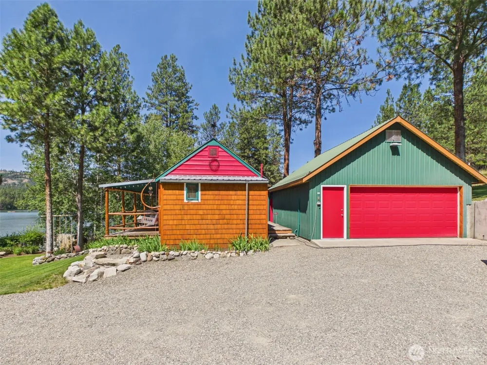 10 Wayland Cove Road Republic, WA 99166