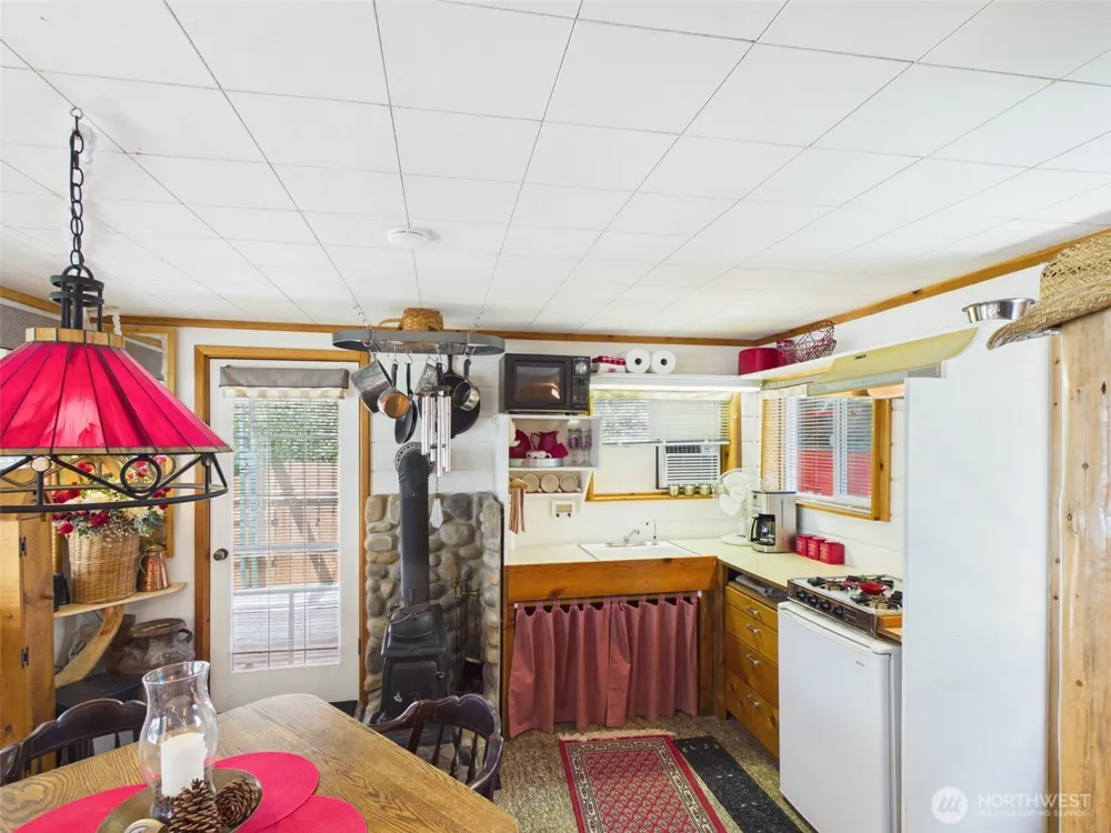 10 Wayland Cove Road Republic, WA 99166