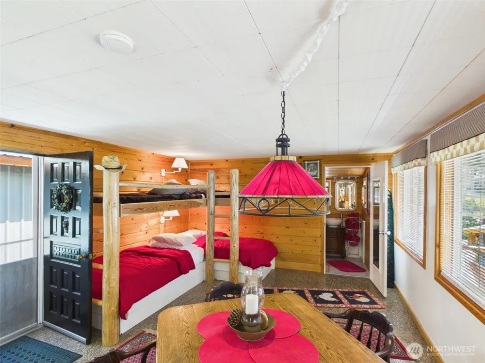 10 Wayland Cove Road Republic, WA 99166